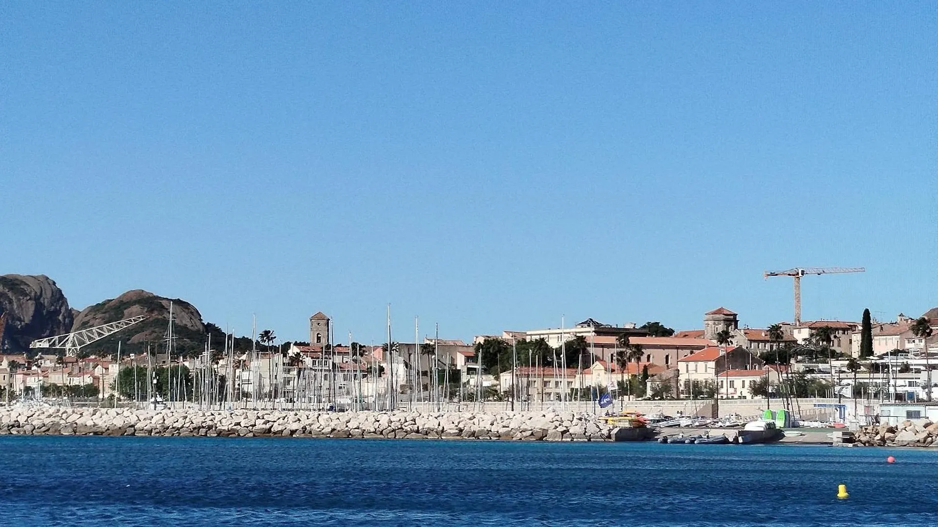 Apartment Appartement Lumineux, Cinq Personnes, Centre Historique De La Ciotat